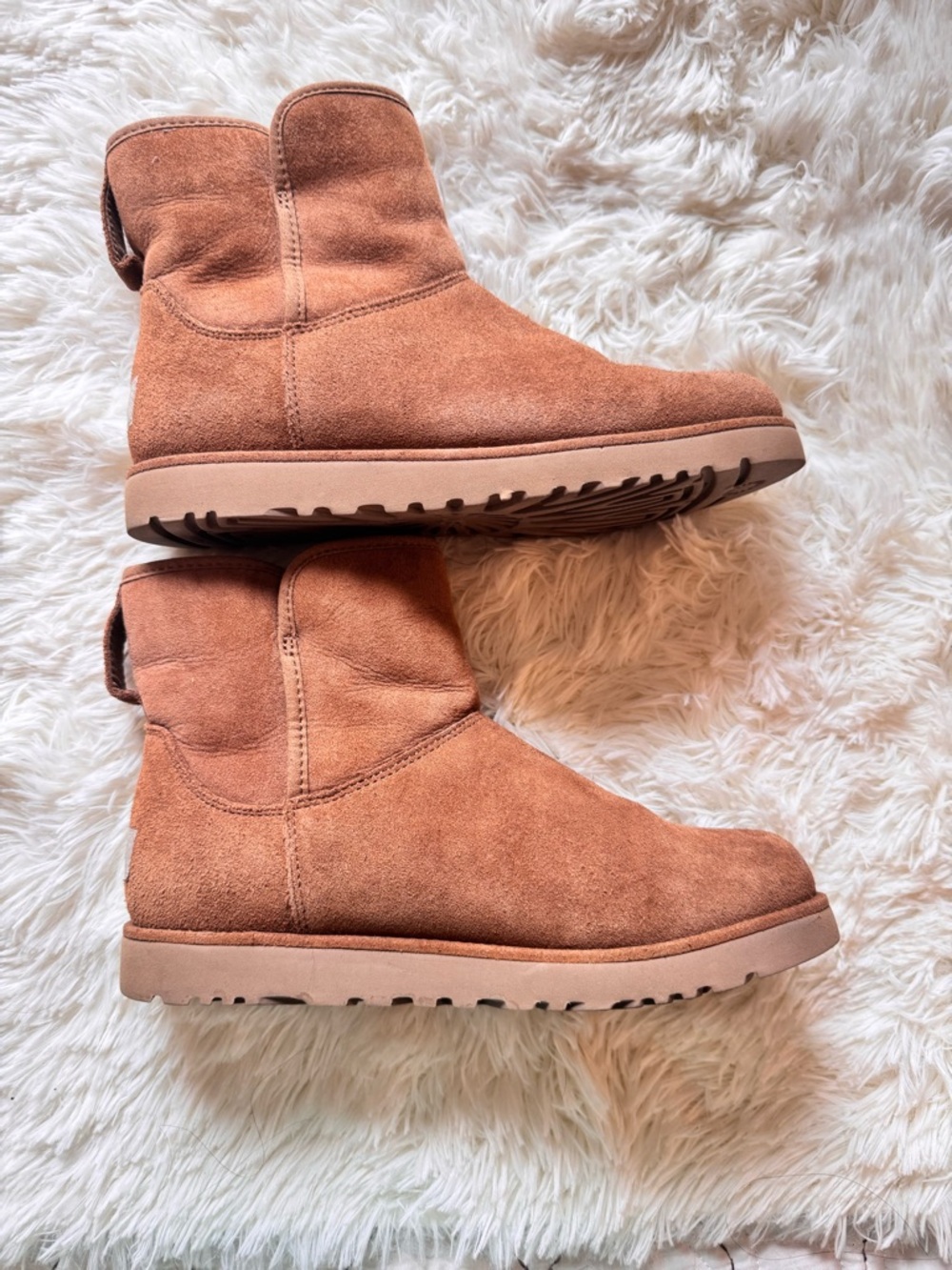 UGG Women’s Cory II Suede Boots - Chestnut